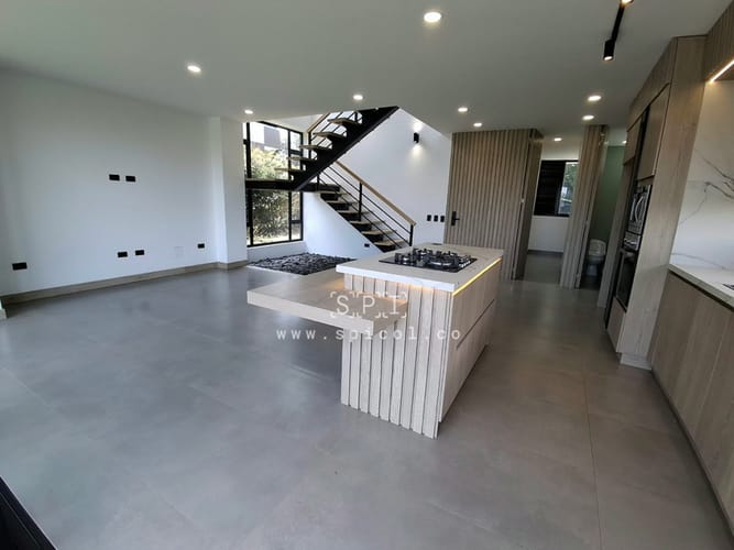 Casa de 3 alcobas en venta en Llano Grande, Rionegro, 181 m² · foto 2 de 24