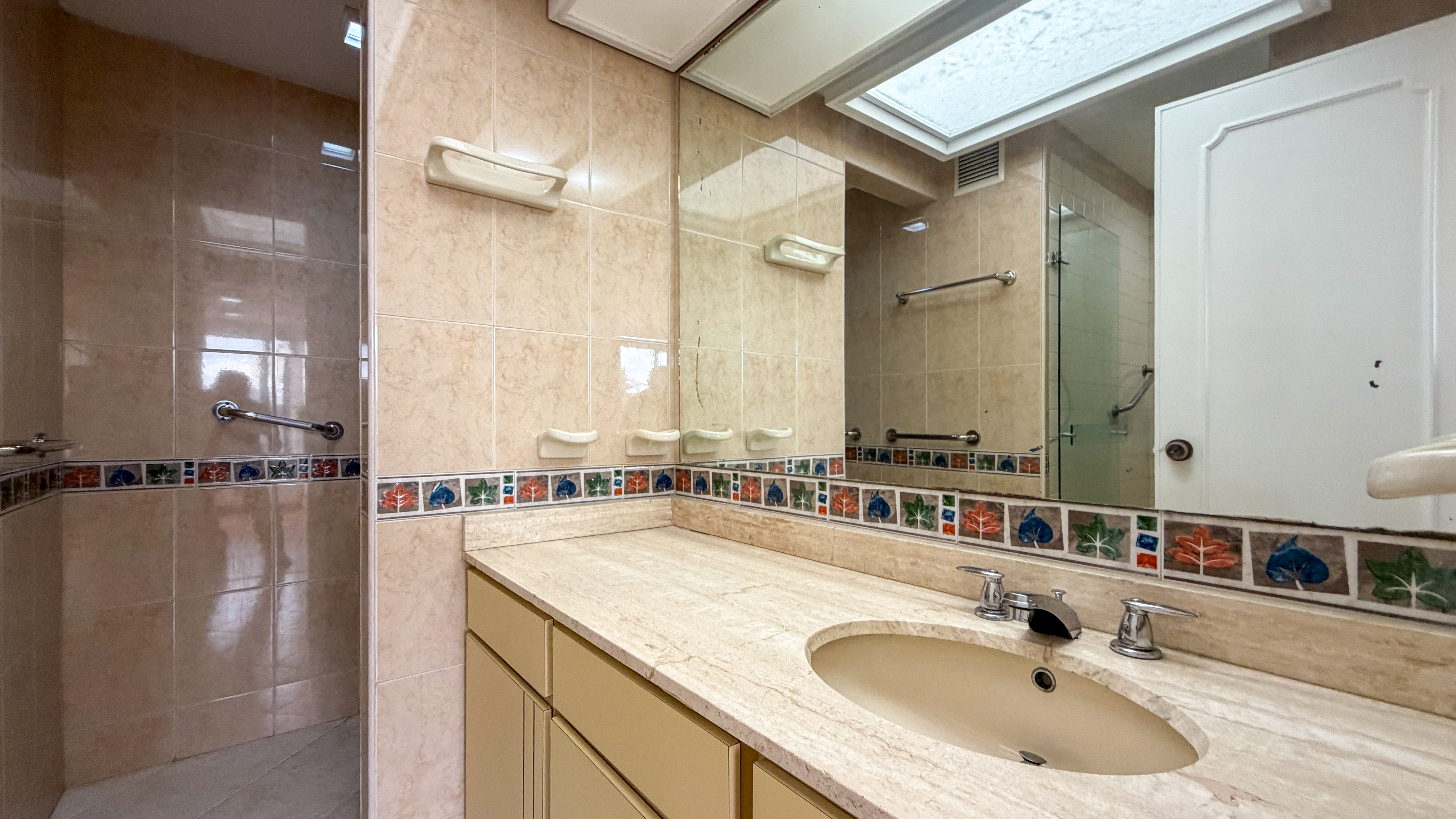 Apartamento en venta en Santa Barbara, Bogotá · foto 7 de 19