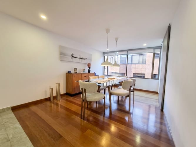 Apartamento de 3 alcobas en venta en La Carolina, Bogotá, 140 m² · foto 4 de 14