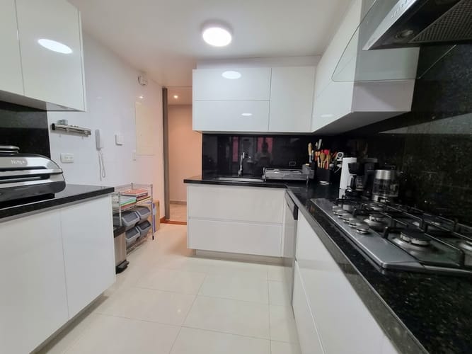 Apartamento de 3 alcobas en venta en La Carolina, Bogotá, 140 m² · foto 6 de 14