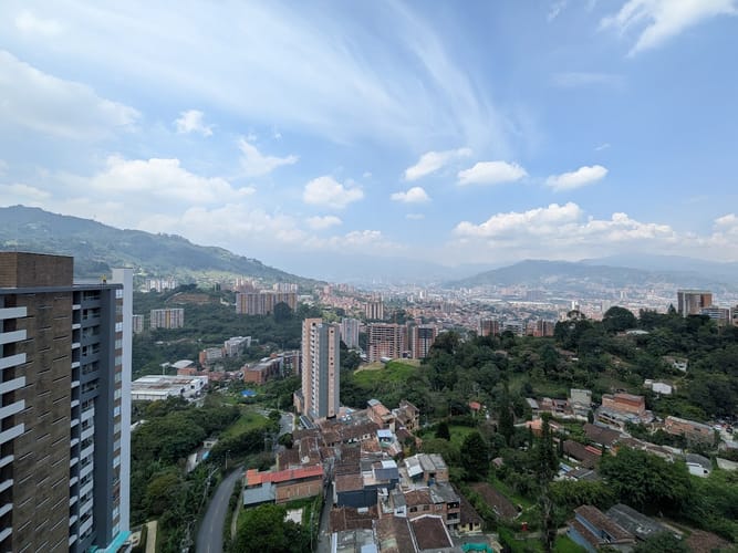Apartamento de 3 alcobas en arriendo en Camino Verde, Envigado, 84 m² · foto 5 de 13