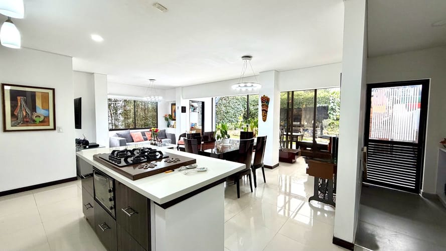 Casa de 3 alcobas en venta en El Retiro, 270 m² · foto 2 de 23