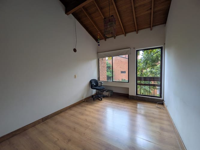 Casa de 4 alcobas en venta en Córdoba, Medellín, 302 m² · foto 10 de 12