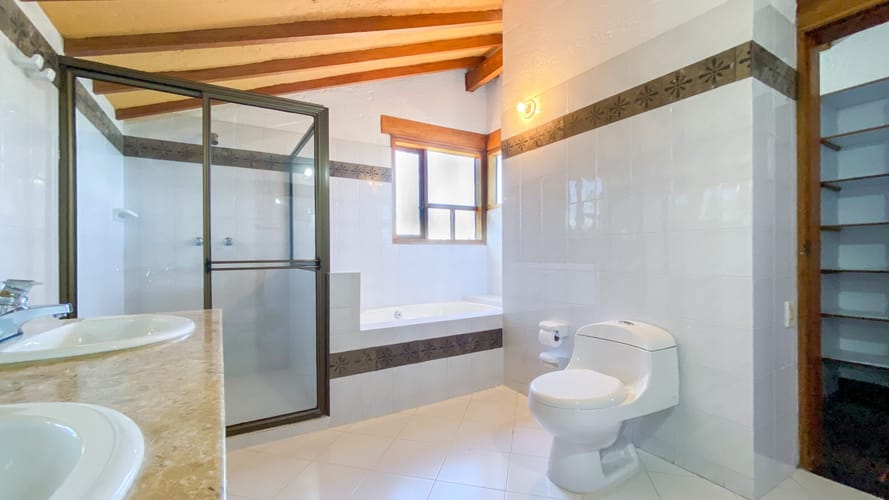 Casa de 4 alcobas en venta en La Ceja, 250 m² · foto 12 de 24