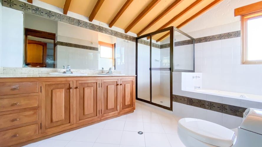 Casa de 4 alcobas en venta en La Ceja, 250 m² · foto 18 de 24