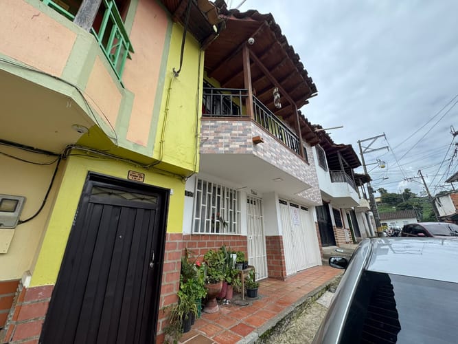 Apartamento de 3 alcobas en venta en El Carmen De Viboral, El Carmen de Viboral, 71 m² · foto 2 de 13