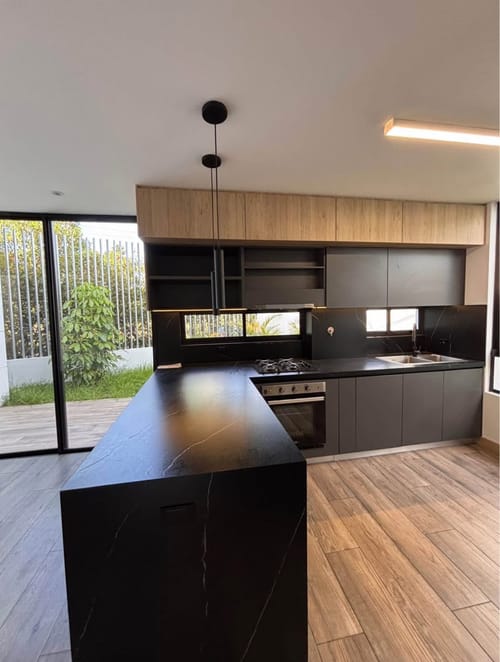 Casa de 3 alcobas en venta en Llano Grande, Rionegro, 250 m² · foto 2 de 11
