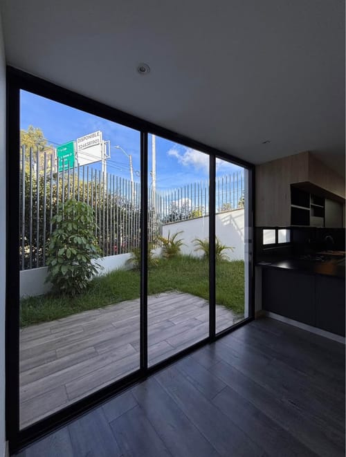 Casa de 3 alcobas en venta en Llano Grande, Rionegro, 250 m² · foto 3 de 11