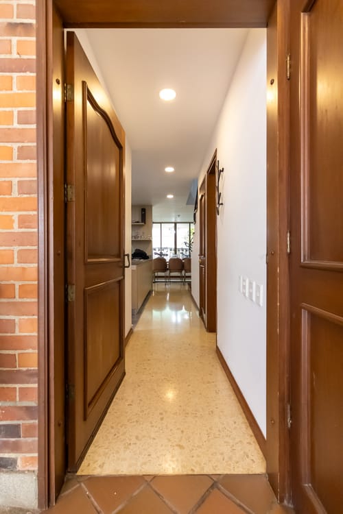 Casa de 4 alcobas en venta en Versalles No.1, Medellín, 280 m² · foto 2 de 24