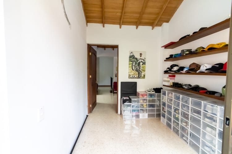 Casa de 4 alcobas en venta en Versalles No.1, Medellín, 280 m² · foto 15 de 24