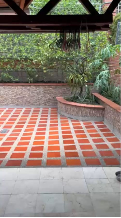 Casa de 4 alcobas en venta en Loma De Los Bernal, Medellín, 218 m² · foto 7 de 17