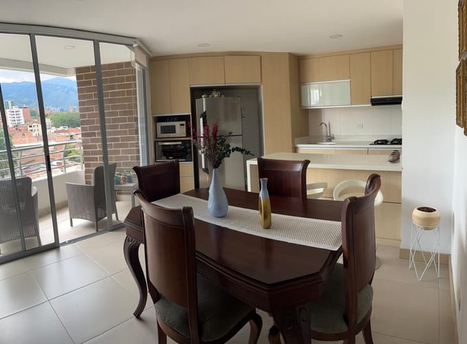Apartamento de 3 alcobas en venta en La Castellana, Medellín, 112 m² · foto 3 de 18
