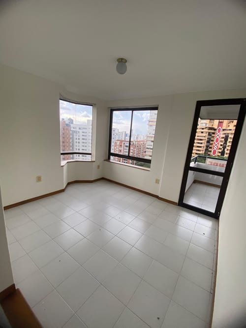 Apartamento de 3 alcobas en venta en Cabecera Del Llano, Bucaramanga, 142 m² · foto 5 de 12