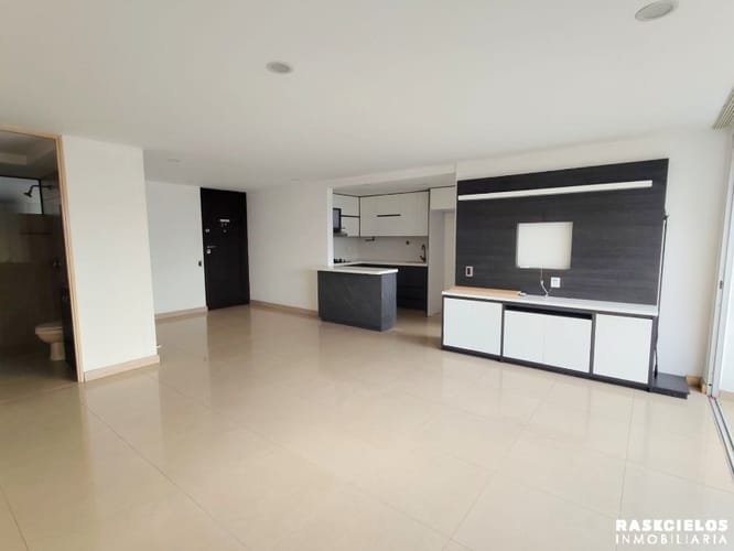 Apartamento de 2 alcobas en arriendo en Los Balsos, Medellín, 90 m² · foto 2 de 12