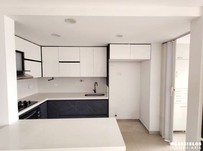 Apartamento de 2 alcobas en arriendo en Los Balsos, Medellín, 90 m² · foto 3 de 12