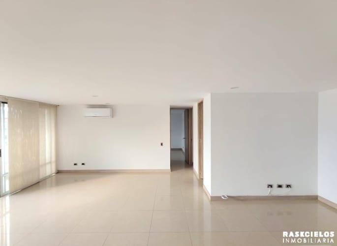 Apartamento de 2 alcobas en arriendo en Los Balsos, Medellín, 90 m² · foto 4 de 12