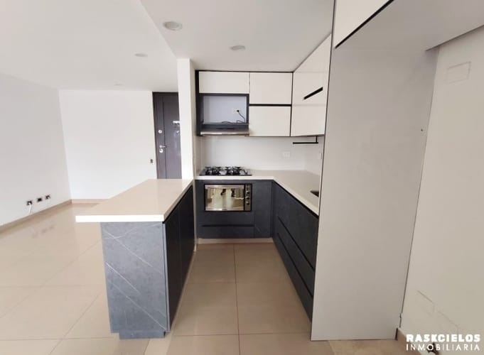 Apartamento de 2 alcobas en arriendo en Los Balsos, Medellín, 90 m² · foto 9 de 12