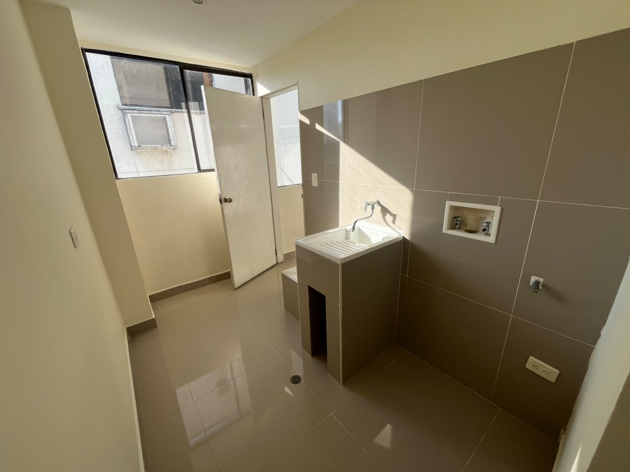 Apartamento en arriendo en Manga, Cartagena · foto 2 de 24