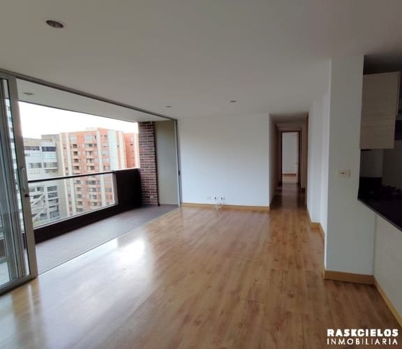Apartamento de 3 alcobas en arriendo en El Poblado, Medellín · foto 2 de 14
