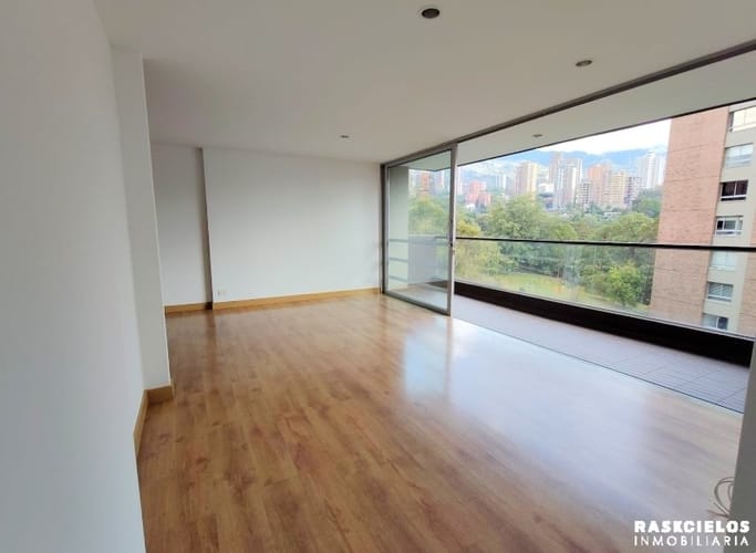Apartamento de 3 alcobas en arriendo en El Poblado, Medellín · foto 3 de 14