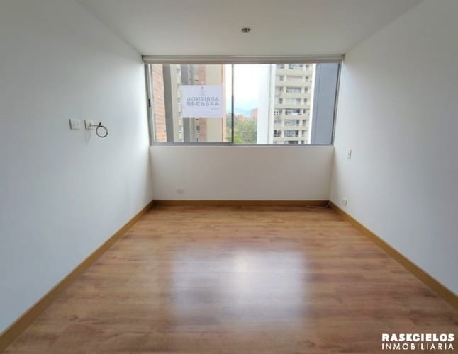 Apartamento de 3 alcobas en arriendo en El Poblado, Medellín · foto 4 de 14