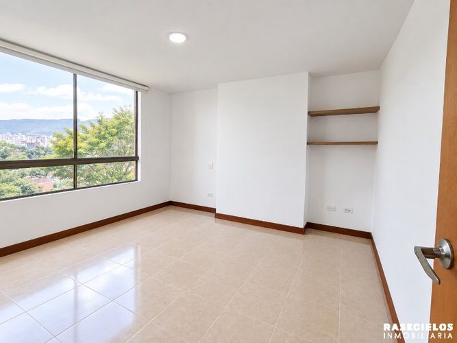 Apartamento de 3 alcobas en arriendo en Los Balsos, Medellín, 106 m² · foto 3 de 11