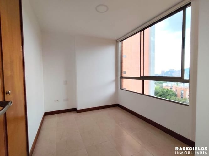 Apartamento de 3 alcobas en arriendo en Los Balsos, Medellín, 106 m² · foto 4 de 11