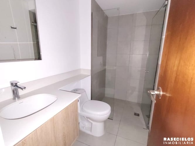 Apartamento de 3 alcobas en arriendo en Los Balsos, Medellín, 106 m² · foto 5 de 11