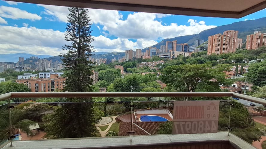 Apartamento de 3 alcobas en arriendo en Los Balsos, Medellín, 106 m² · foto 3 de 19