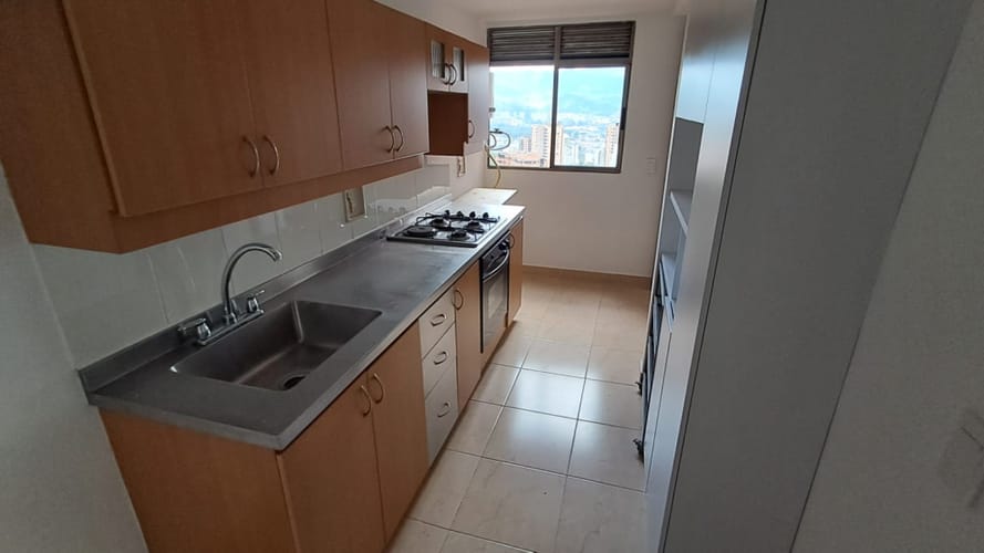 Apartamento de 3 alcobas en arriendo en Los Balsos, Medellín, 106 m² · foto 5 de 19