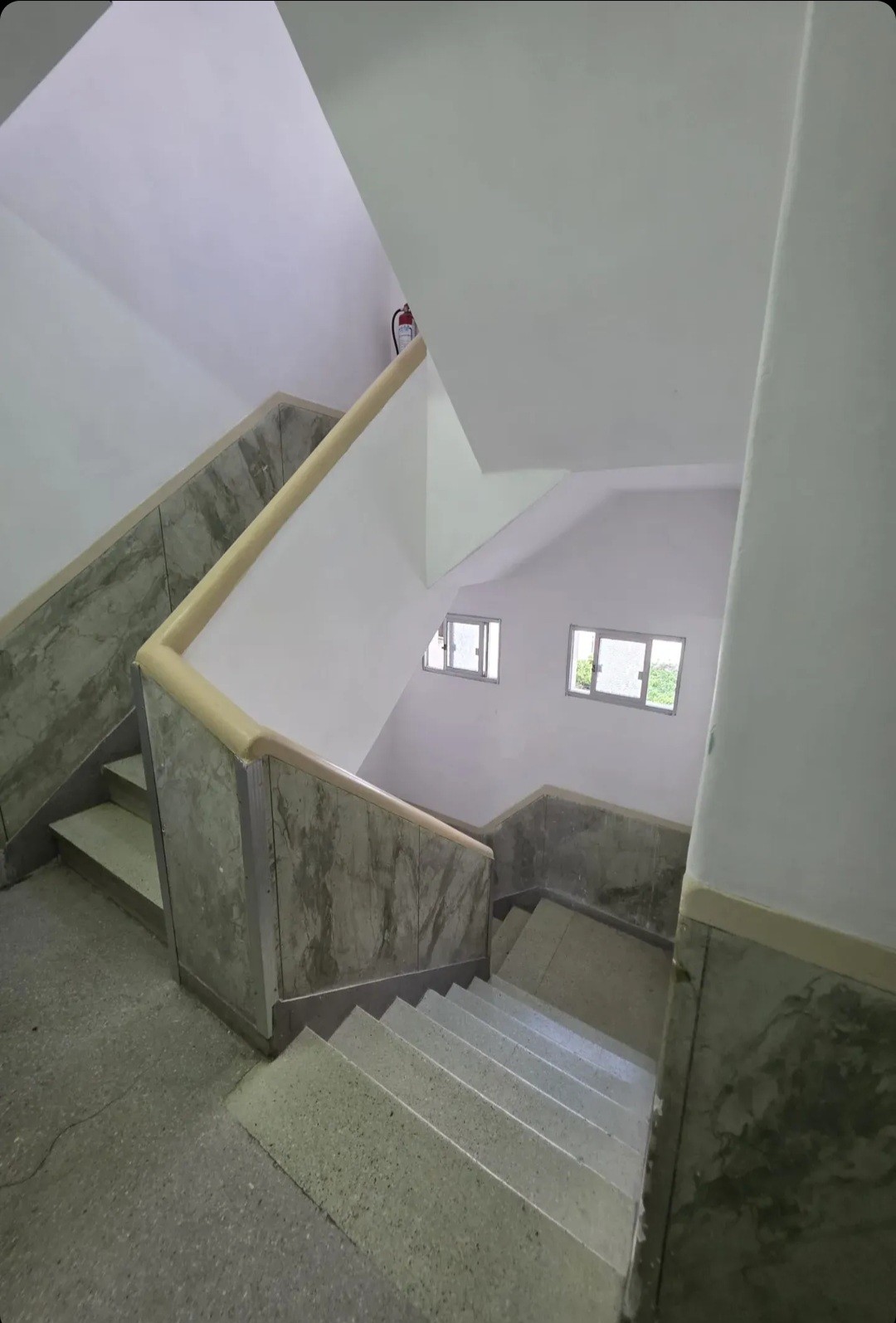 Exquisito apartamento de 2 dormitorios en alquiler, al frente y en 2º piso por escalera, estratégicamente ubicado sobre Chiávari, a pasos de Luis Alberto de Herrera. · Foto 12