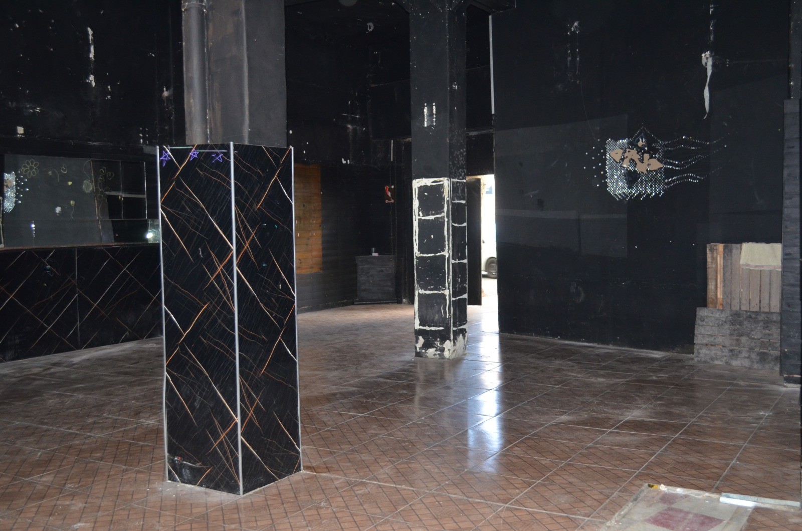 Alquilo Local Comercial, 150 Metros De Planta Mas Sotano Y Entrepiso, 3 Baños, Ubicacion Estrategica. · Foto 9