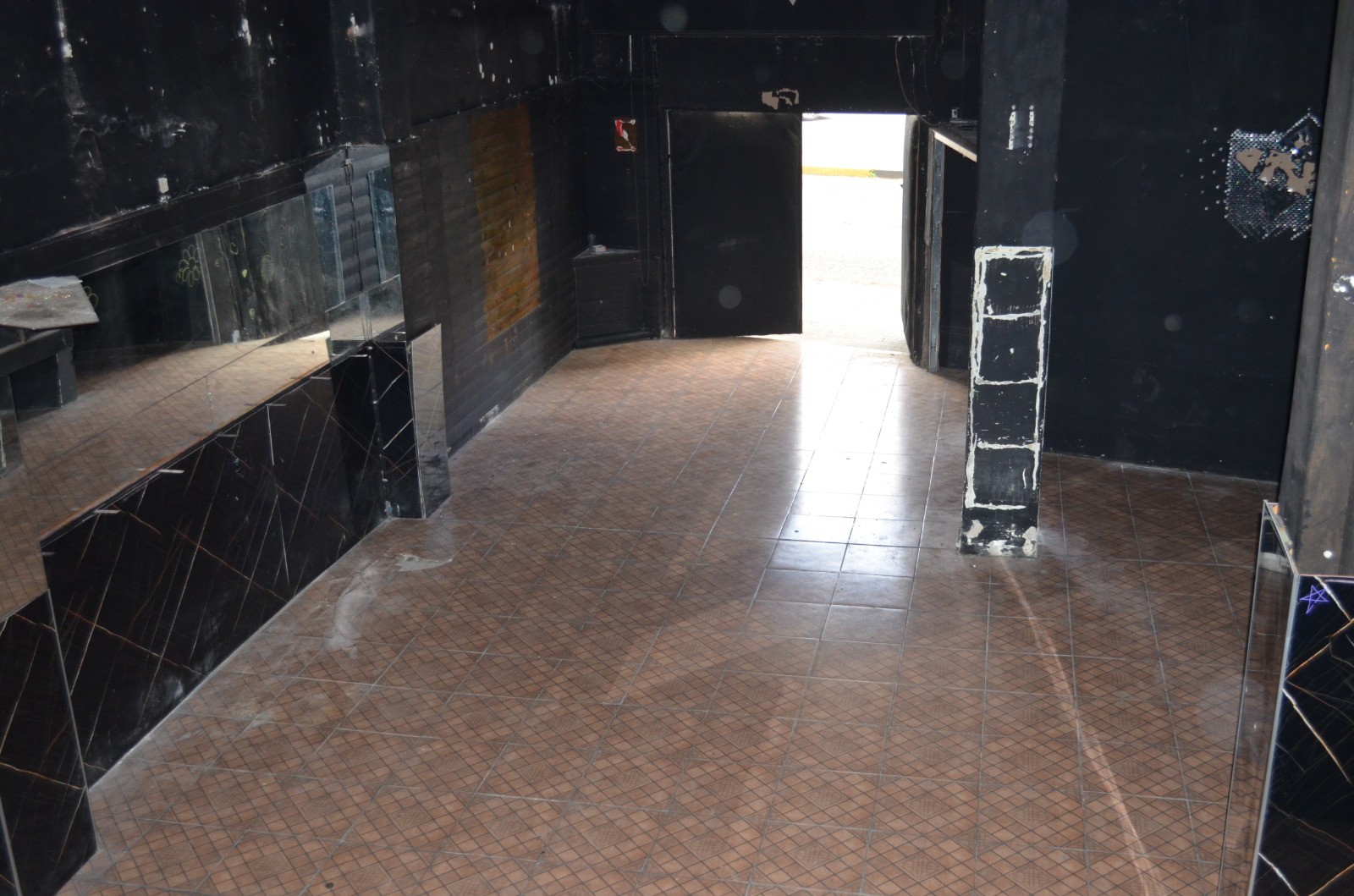 Alquilo Local Comercial, 150 Metros De Planta Mas Sotano Y Entrepiso, 3 Baños, Ubicacion Estrategica. · Foto 12