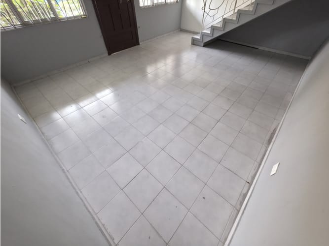 Casa de 6 alcobas en arriendo en Miraflores, Medellín, 160 m² · foto 4 de 24