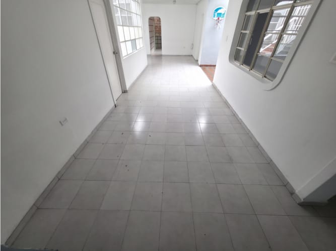 Casa de 6 alcobas en arriendo en Miraflores, Medellín, 160 m² · foto 7 de 24