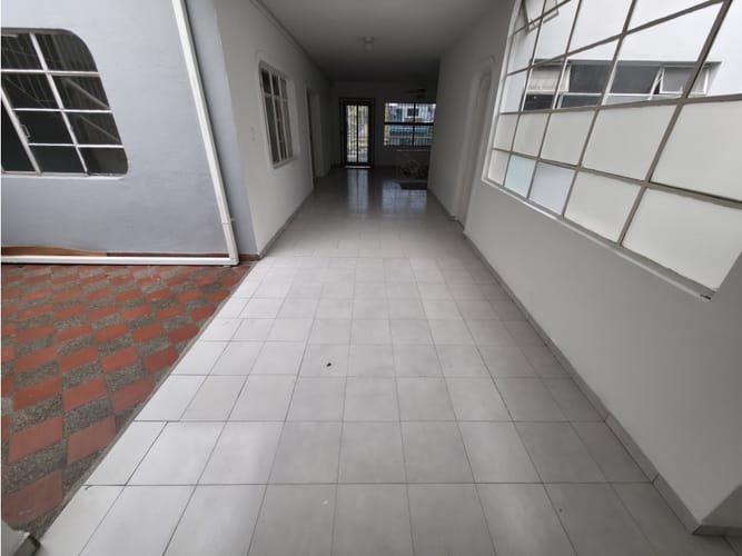 Casa de 6 alcobas en arriendo en Miraflores, Medellín, 160 m² · foto 8 de 24