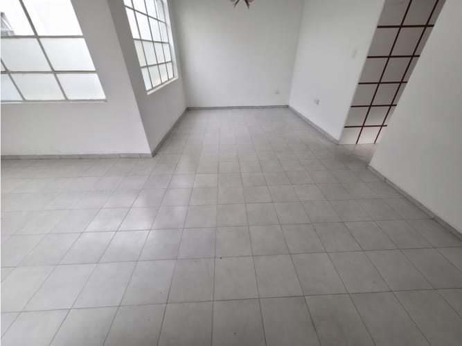 Casa de 6 alcobas en arriendo en Miraflores, Medellín, 160 m² · foto 9 de 24
