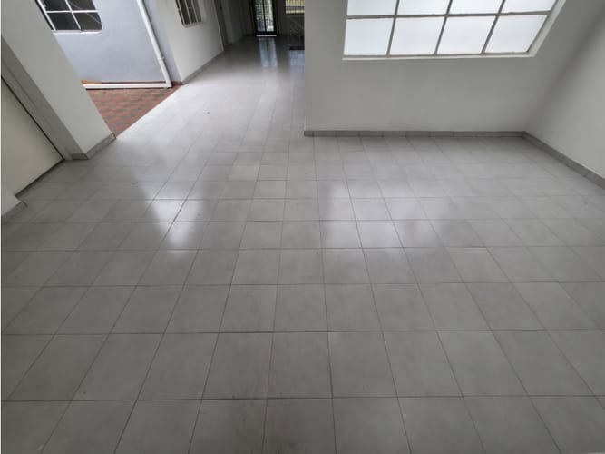 Casa de 6 alcobas en arriendo en Miraflores, Medellín, 160 m² · foto 10 de 24