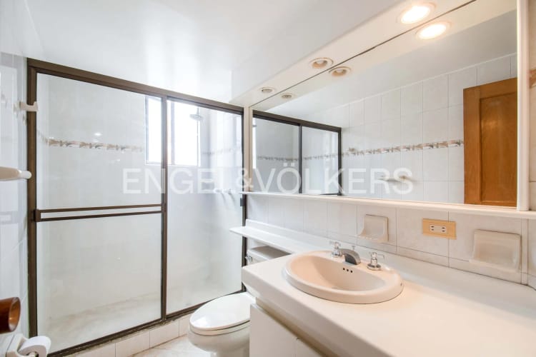 Apartamento de 3 alcobas en venta en Santa Barbara Occidental, Bogotá, 154 m² · foto 12 de 14