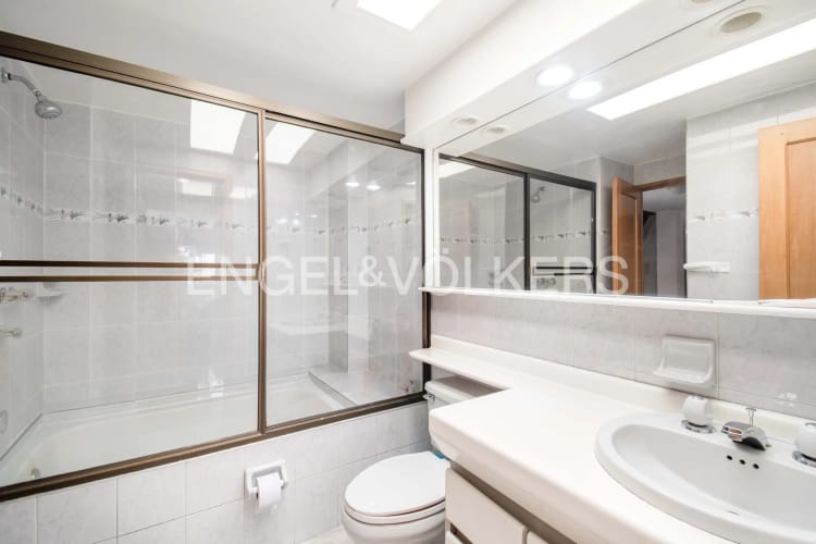 Apartamento de 3 alcobas en venta en Santa Barbara Occidental, Bogotá, 154 m² · foto 10 de 14