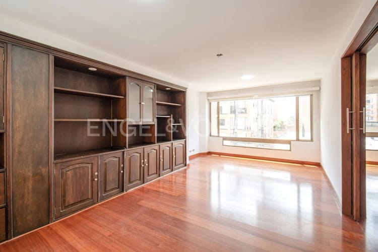 Apartamento de 3 alcobas en venta en Santa Barbara Occidental, Bogotá, 235 m² · foto 16 de 18