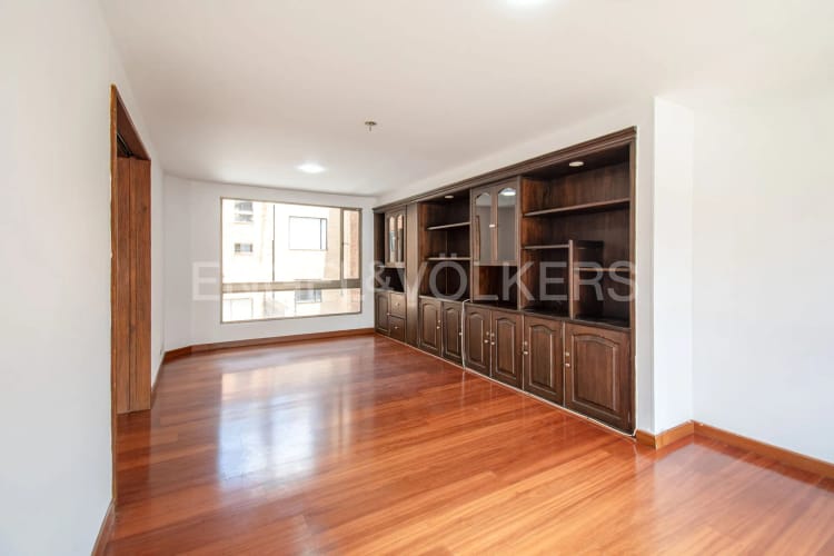 Apartamento de 3 alcobas en venta en Santa Barbara Occidental, Bogotá, 235 m² · foto 15 de 18