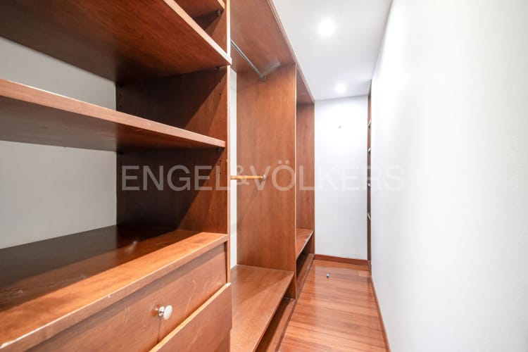 Apartamento de 3 alcobas en venta en Santa Barbara Occidental, Bogotá, 235 m² · foto 8 de 18