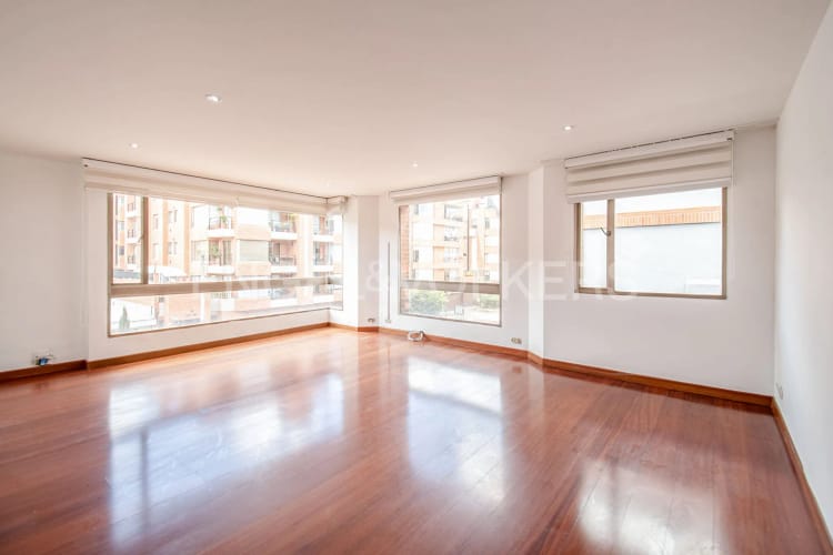 Apartamento de 3 alcobas en venta en Santa Barbara Occidental, Bogotá, 235 m² · foto 7 de 18
