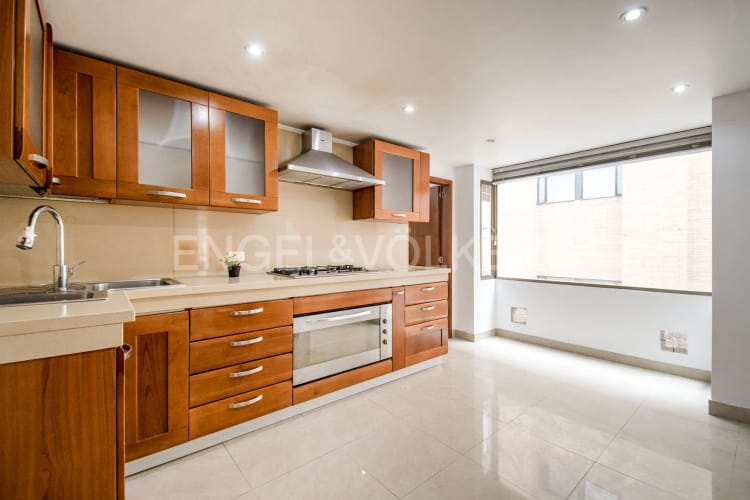 Apartamento de 3 alcobas en venta en Santa Barbara Occidental, Bogotá, 235 m² · foto 5 de 18
