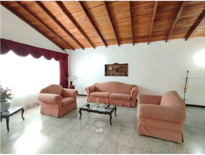 Casa de 5 alcobas en venta en El Bosque, Cali, 368 m² · foto 2 de 20