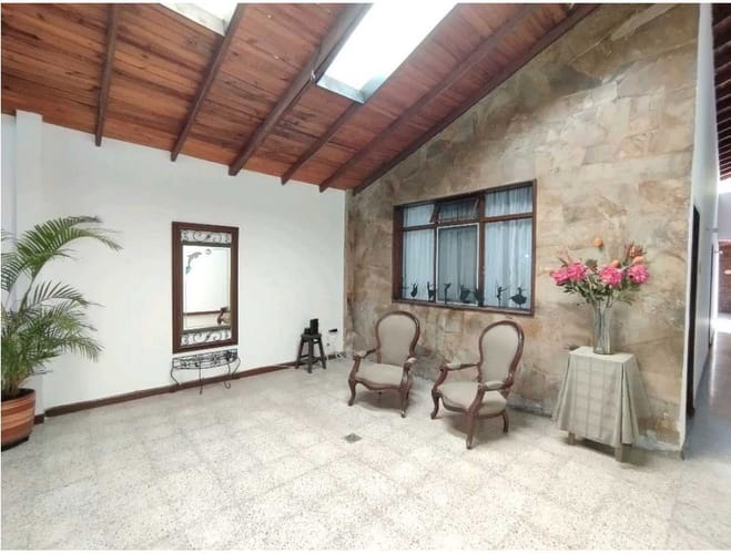 Casa de 5 alcobas en venta en El Bosque, Cali, 368 m² · foto 4 de 20