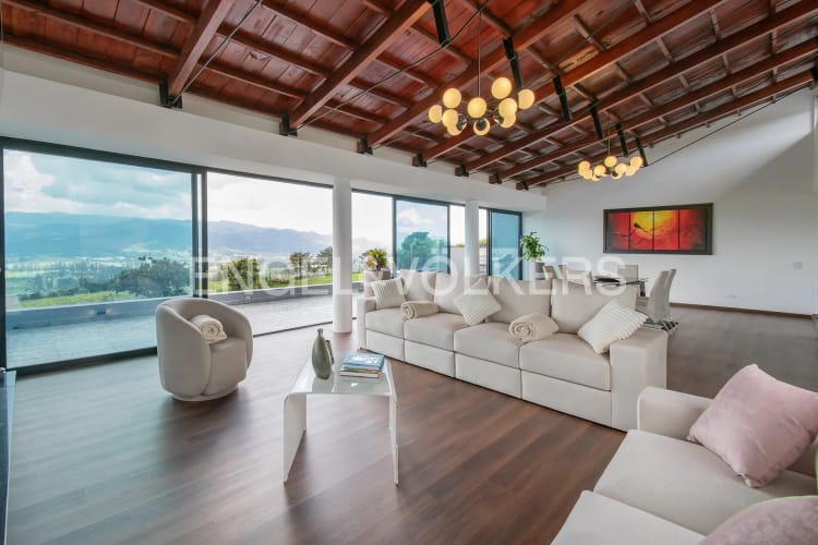 Casa de 5 alcobas en arriendo en San Gabriel, Sopó, 416 m² · foto 2 de 20