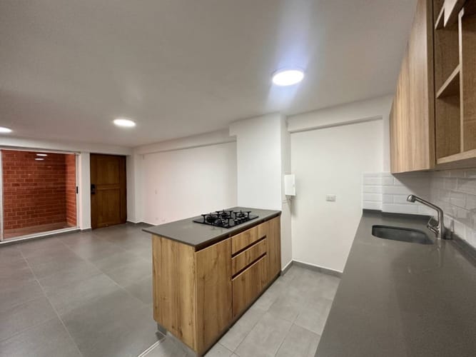 Apartamento de 1 alcoba en arriendo en El Poblado, Medellín, 74 m² · foto 3 de 10