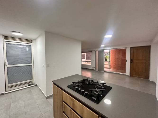 Apartamento de 1 alcoba en arriendo en El Poblado, Medellín, 74 m² · foto 4 de 10